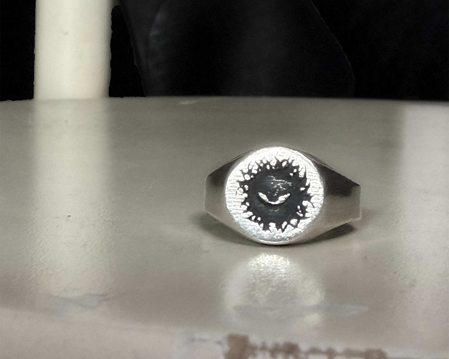 Aku No Hana Signet